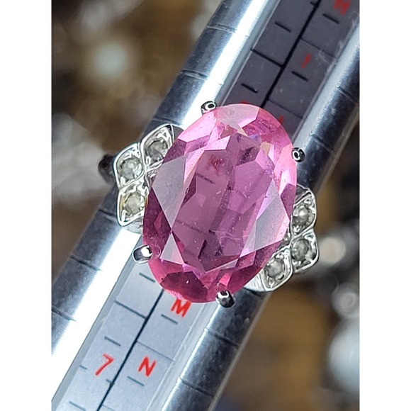 Jewelry - Pink Oval-Cut Gemstone Small Cluster Side Stones 18K GE Size 5.75 Women's Ring
